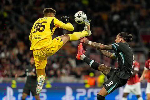 Champions League 2024-25, AC Milan and Liverpool: Liverpool's Darwin Nunez, right, and AC Milan's goalkeeper Lorenzo Torriani fight for the ball