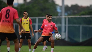 Photo: X | Torch Bearers : Anwar Ali during a practice session of East Bengal FC.