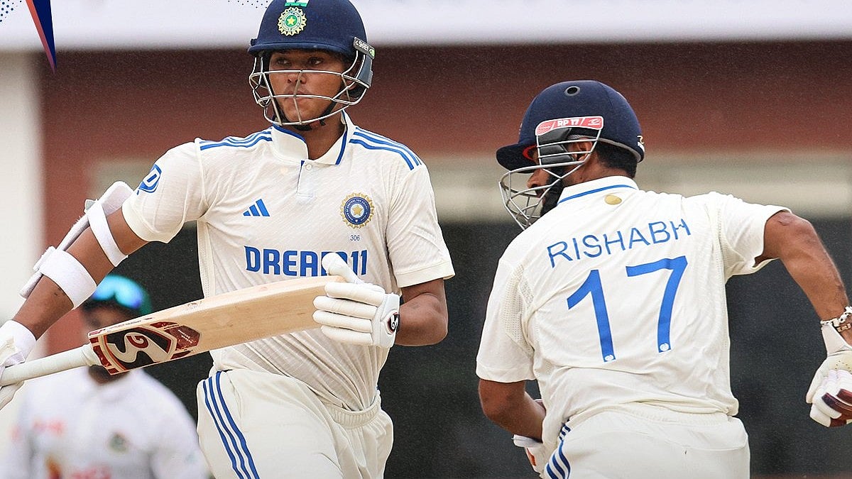 Opener Yashasvi Jaiswal (37) and Rishabh Pant (33) running between the wickets. - X/ @BCCI