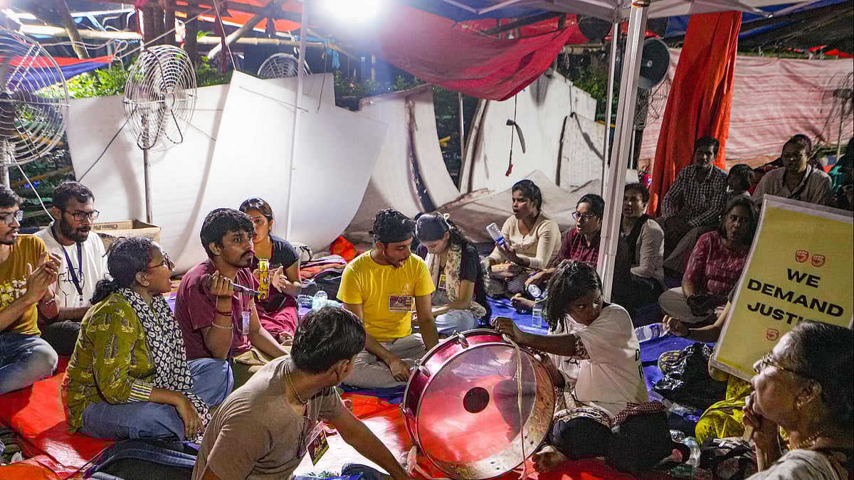 Junior doctors continue their 'dharna' against the RG Kar Hospital rape and murder incident, near Swasthya bhawan in Kolkata - PTI