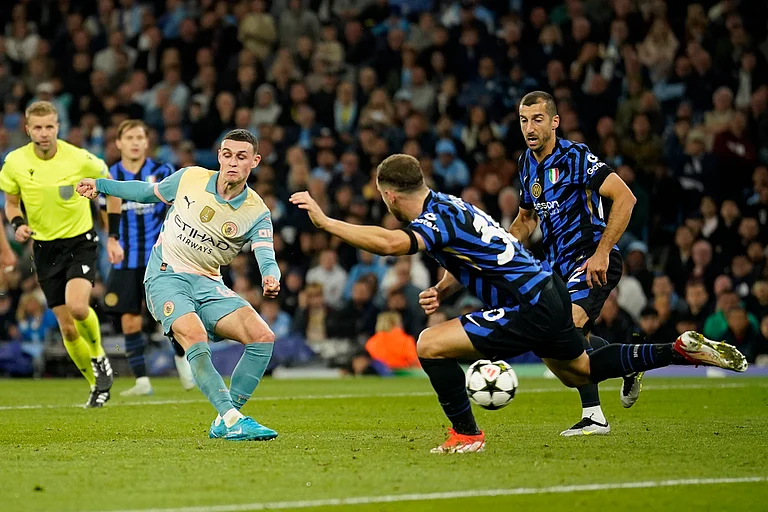 Manchester City's Phil Foden, left, attempts a shot at goal in front of Inter Milan's Matteo Darmian during the Champions League opening phase soccer match between Manchester City and Inter Milan at the Etihad Stadium, in Manchester, England, Wednesday, Sept. 18, 2024. - AP/Dave Thompson