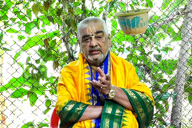 Former chief priest of TTD Srivari temple AV Ramana Dikshitulu speaks to media