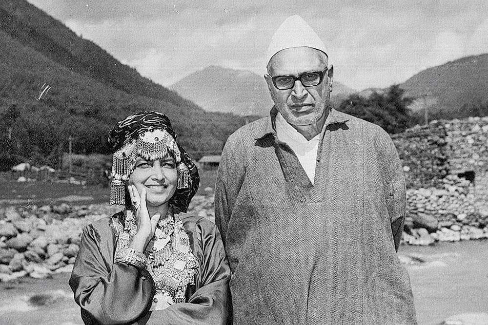 Image Courtesy: Rita Sinha : From the Family Album:
Basawon Sinha and Kamala Sinha 
on holiday in 1971 at Pahalgam, Kashmir 