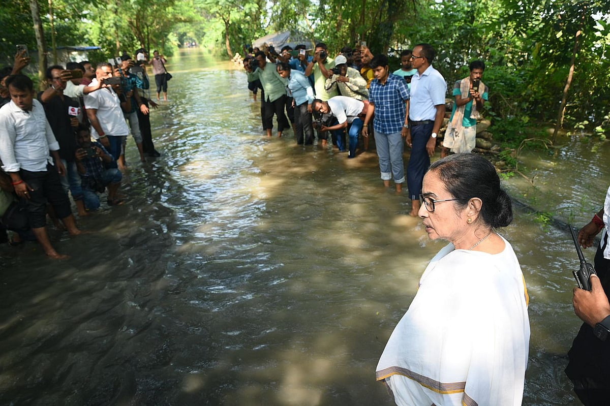 Mamata Banerjee bengal floods jharkhand borders