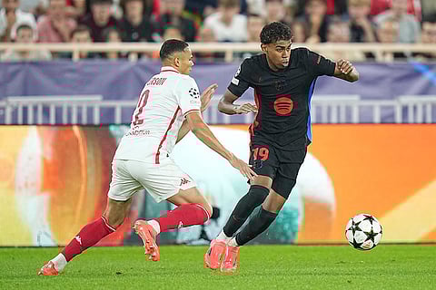 UEFA Champions League, Monaco and Barcelona: Barcelona's Lamine Yamal, right, is challenged by Monaco's Vanderson