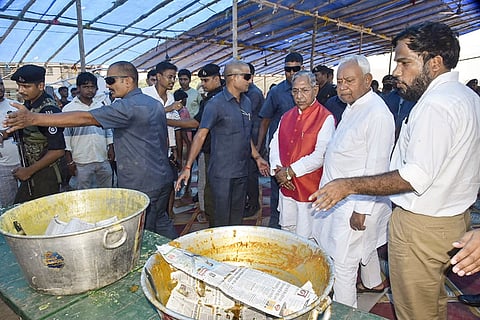 CM Nitish inspects flood-relief camp