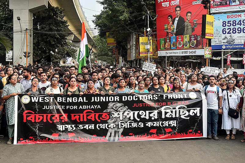 Kolkata: Junior doctors march to CBI office_1