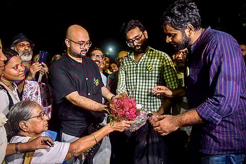 Kolkata Rape Case: Gouri Roy gives 42 red roses, symbolising 42 days of protest, to junior doctors
