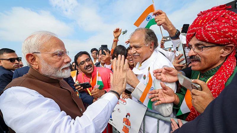 PM Modi greeted by Indians in US on Saturday