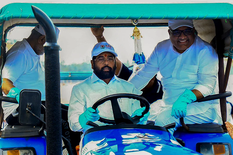 Eknath Shinde and Bhupender Yadav during occasion of International Coastal Cleanup Day, in Mumbai