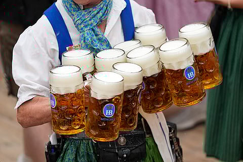 Oktoberfest Opening: Waitresses carry beer mugs in the Hofbraeuhaus beer tent