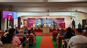 Swami Kuvalayananda Yoga Puraskar event