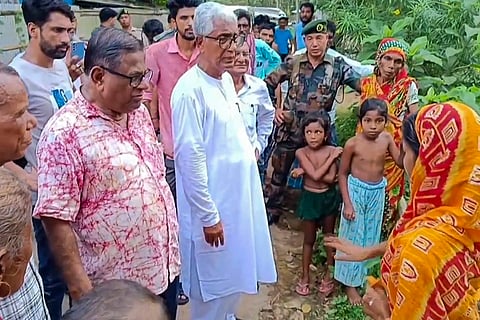 Manik Sarkar visits Durga Nagar in Agartala
