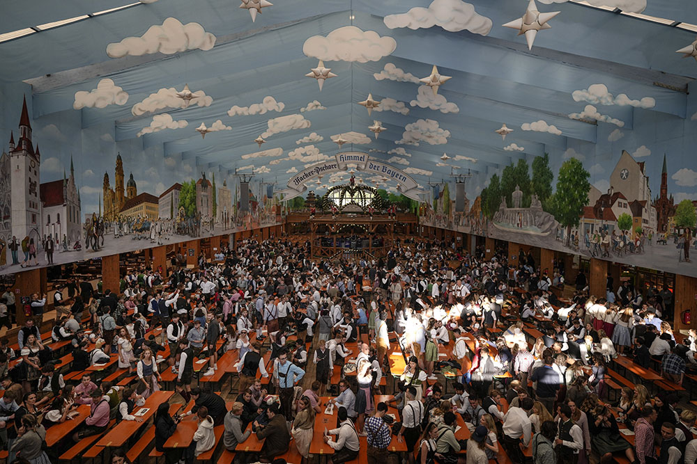 Oktoberfest Opening: Visitors wait in the tent of the Hacker-Pschorr brewery