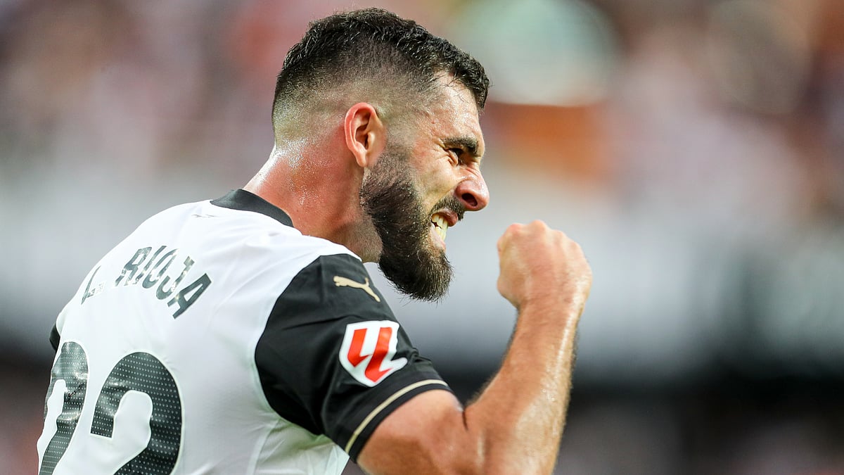 Luis Rioja celebrates Valencia's first goal - null