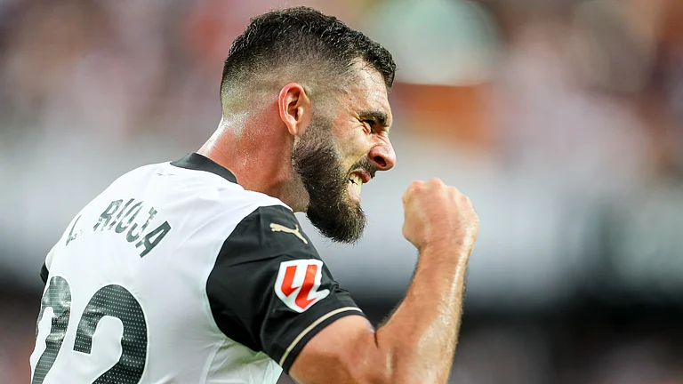 Luis Rioja celebrates Valencia's first goal - null