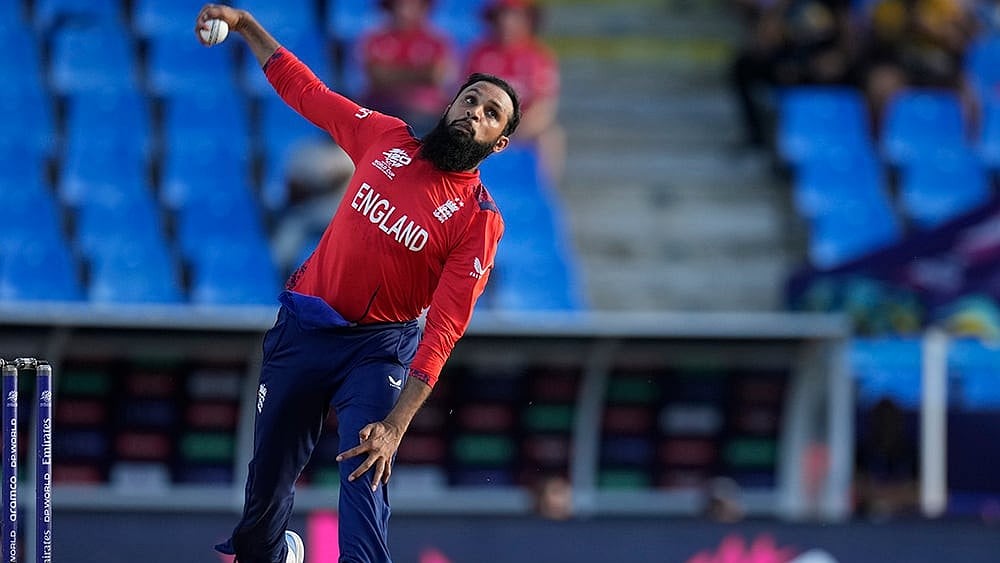 | Photo: AP/Ricardo Mazalan : Adil Rashid in action