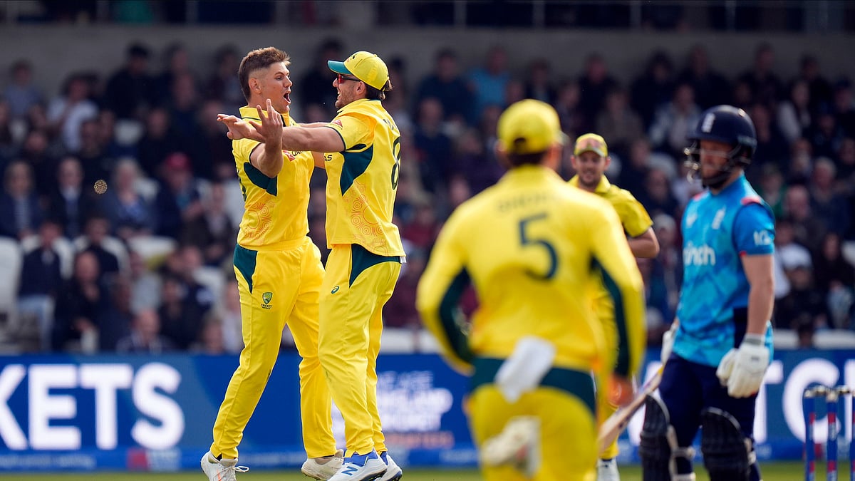 Danny Lawson/PA via AP : Australia's Aaron Hardie celebrates taking the wicket of England's Ben Duckett during the second One Day International match between England and Australia at Headingley.