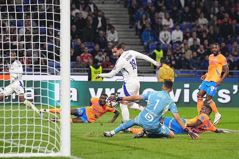 2024-25 France Soccer League One Marseille vs Lyon_2