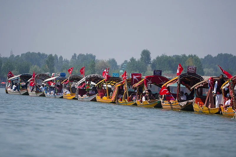 J&K Assembly Polls, NC’s Shikara Rally at Dal Lake in Srinagar_2