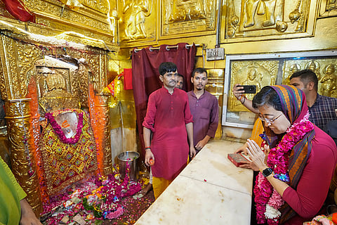 Atishi visits Hanuman temple at Connaught Place