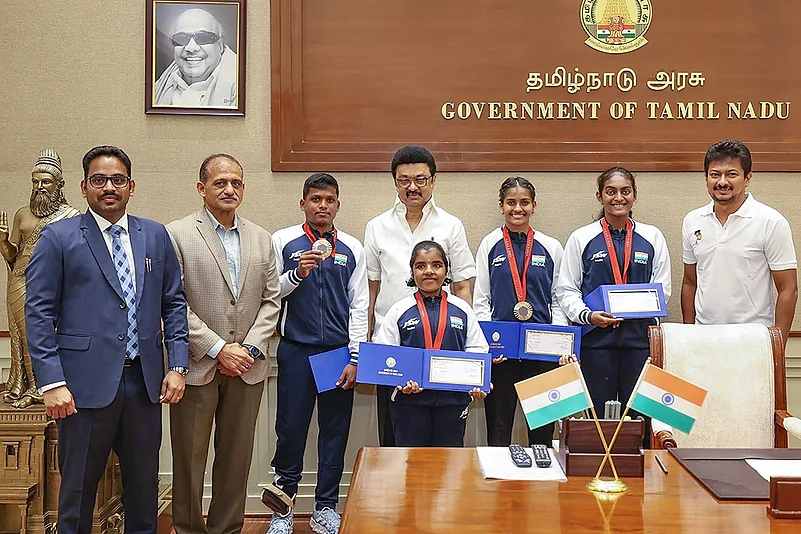 TN CM felicitates Paris Parlympics medalists in Tamil Nadu