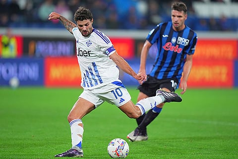 Serie A 2024-25, Atalanta vs Como: Como's Patrick Cutrone plays the ball