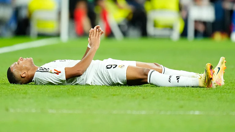 Kylian Mbappe is set to miss the Madrid derby this weekend with a thigh injury - null