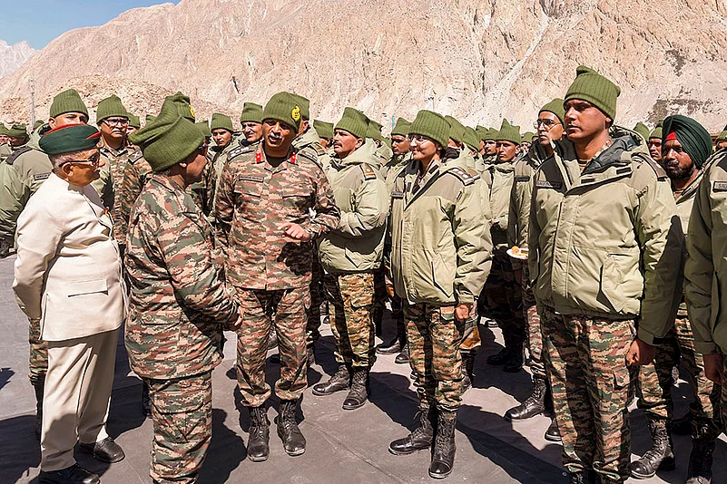 President Droupadi Murmu interacts with soldiers at Siachen Base Camp