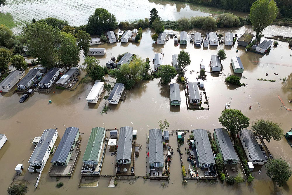 | Photo: Joe Giddens/PA via AP : Britain Weather: Cogenhoe Mill Holiday Park submerged by floodwater