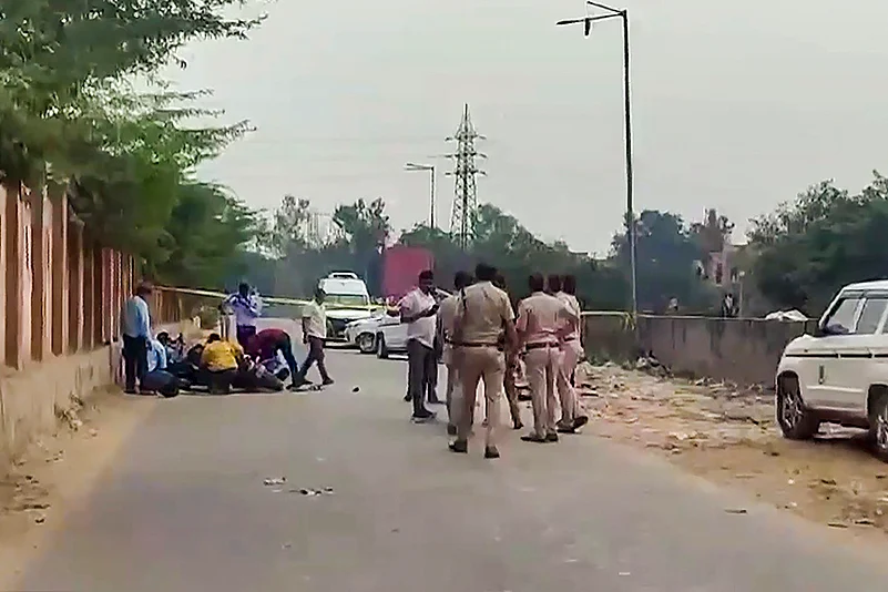 Police arrests 2 criminals after encounter in Delhi