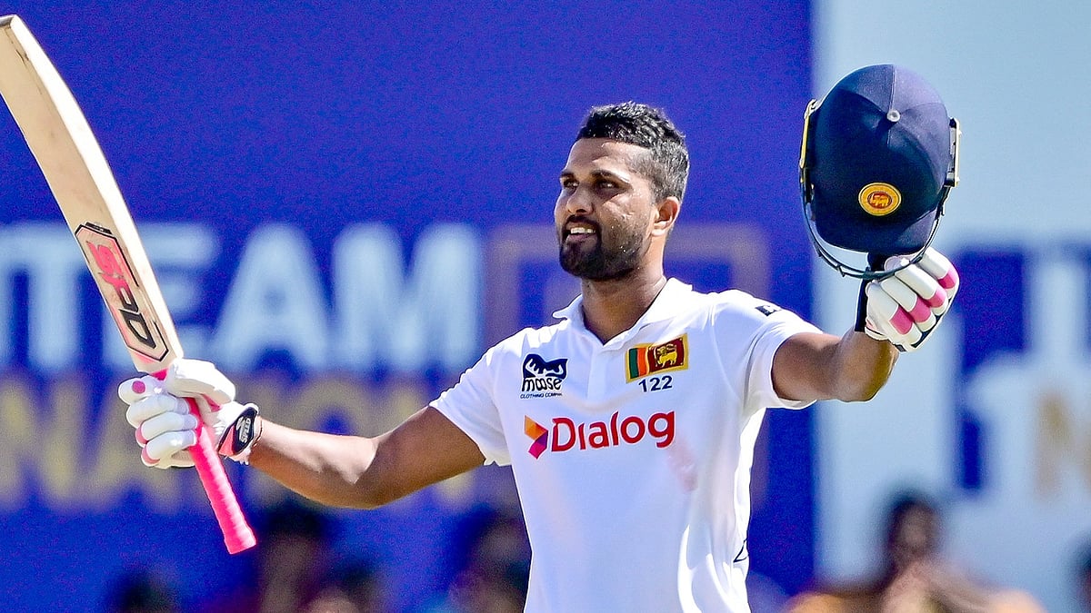 Dinesh Chandimal celebrates his ton