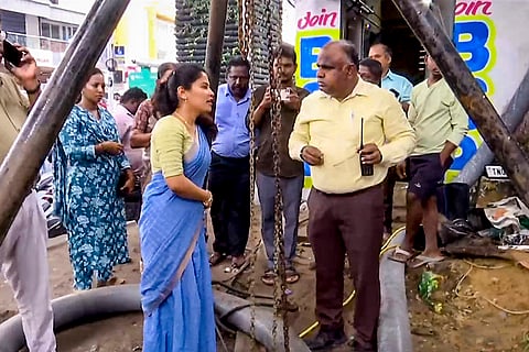 Chennai Mayor inspects waterlogged areas