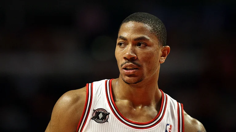 Derrick Rose in action for the Chicago Bulls in 2011 - null