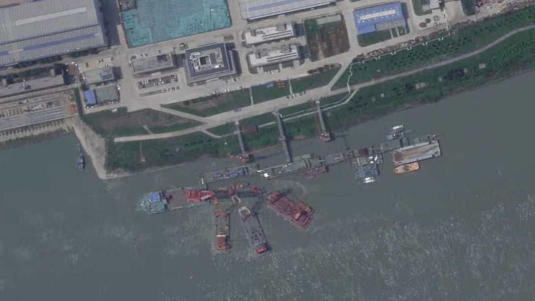 X/@brentdsadler : A satellite image of the Wuchang Shipyard on June 15, 2023 | 