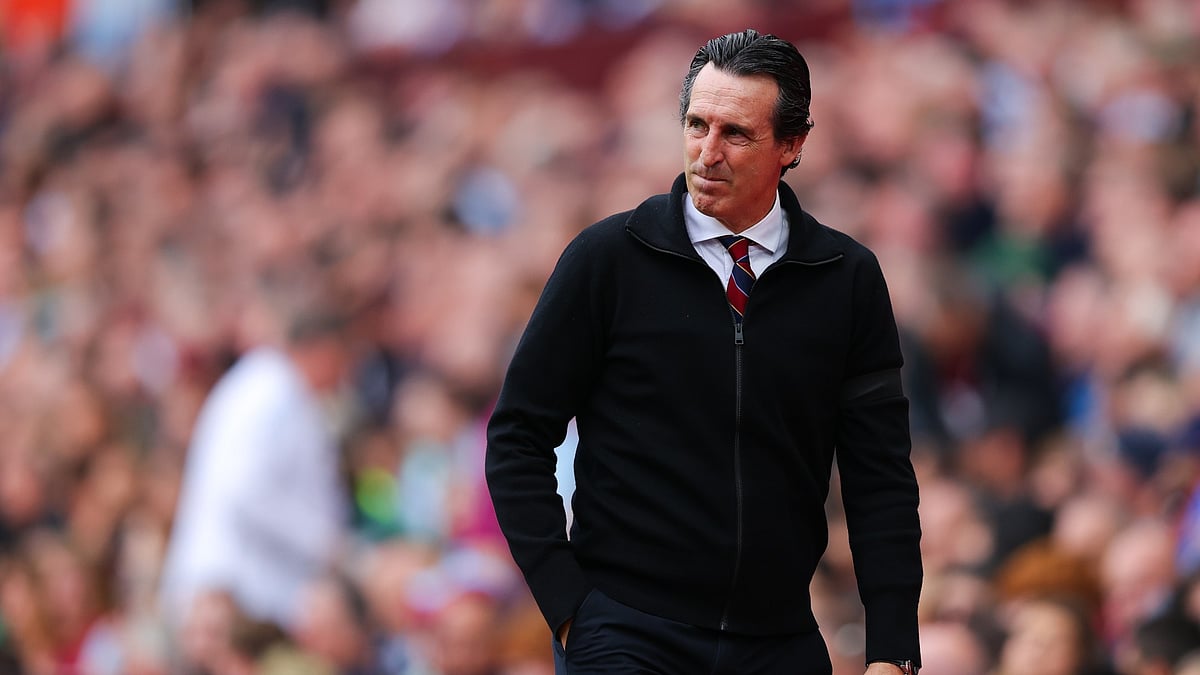 Unai Emery looks on during Aston Villa's win over Wolves