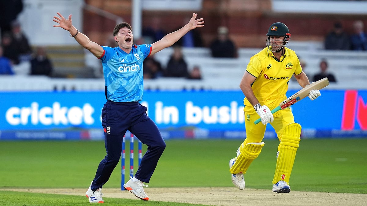 John Walton/PA via AP : England's Matthew Potts appeals for the wicket of Australia's Mitchell Marsh during the fourth One Day International match between England and Australia at Lord's Cricket Ground.