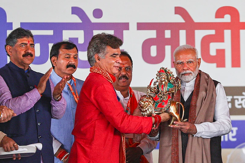 PM Narendra Modi with J&K BJP President Ravinder Raina campaigns for J&K polls