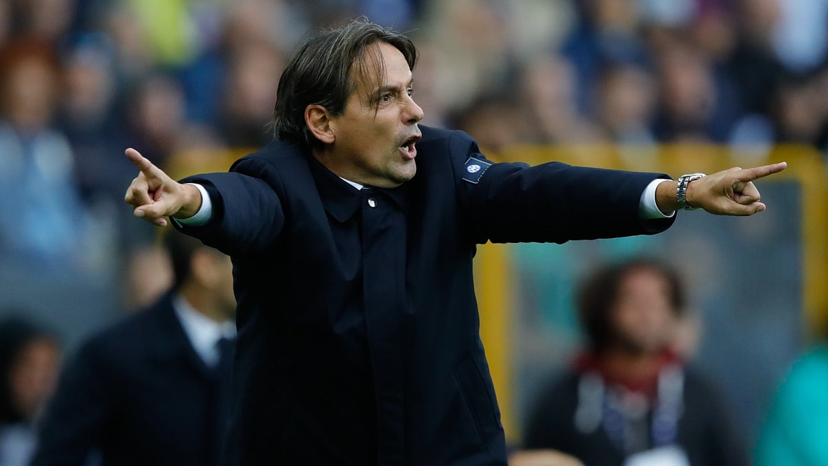 Inter boss Simone Inzaghi directs his players - null