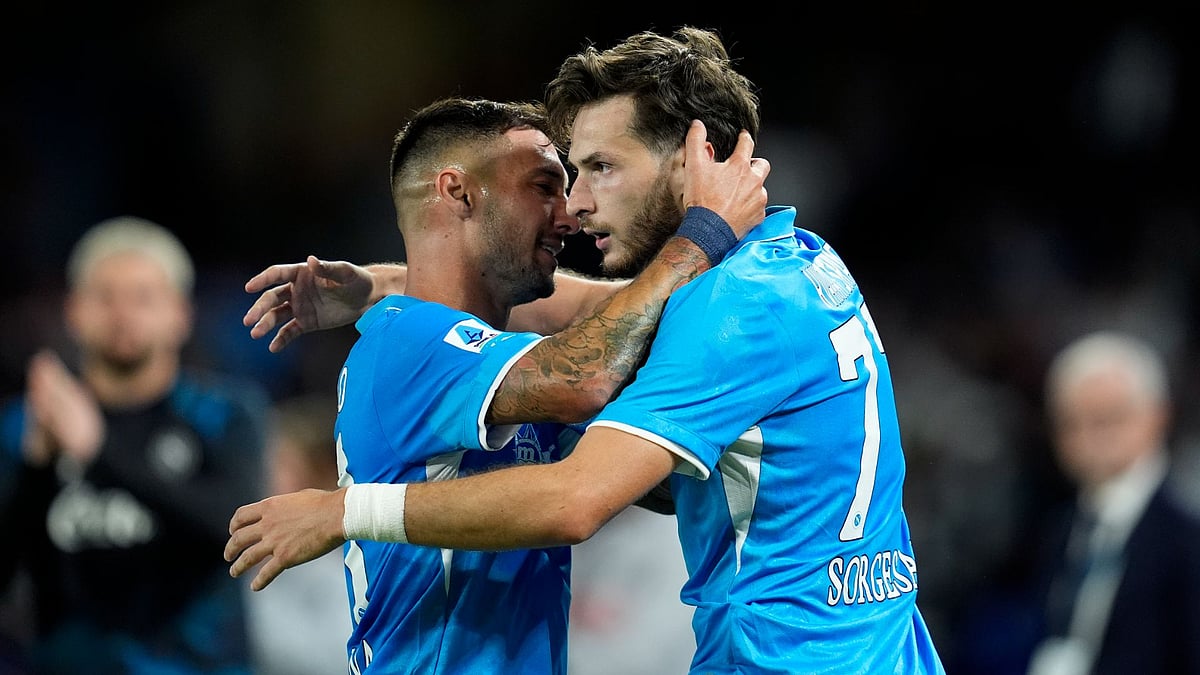 Politano and Kvaratskhelia celebrate Napoli's second goal