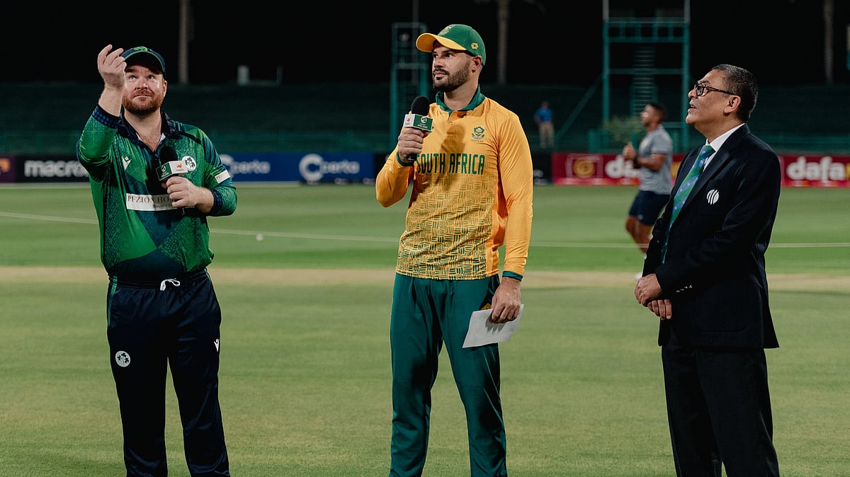 X/Cricket Ireland : Captains Paul Stirling (left) and Aiden Markram at the toss for the first T20I between Ireland and South Africa in Abu Dhabi.