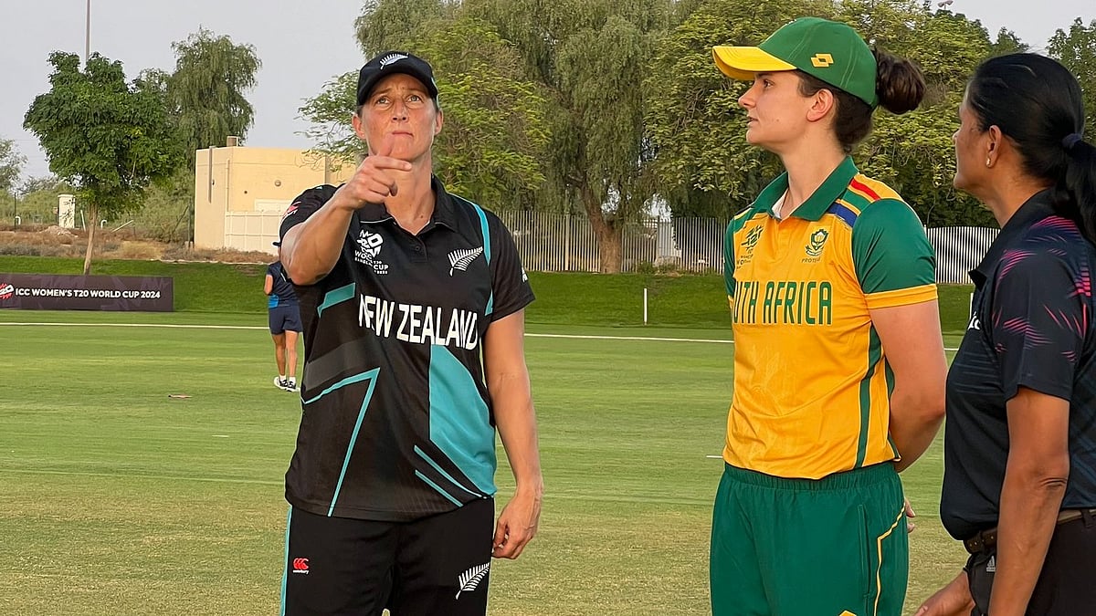 X/White Ferns : Captains Sophie Devine and Laura Wolvaardt at the toss for the New Zealand vs South Africa, Women's T20 World Cup warm-up match in Dubai.