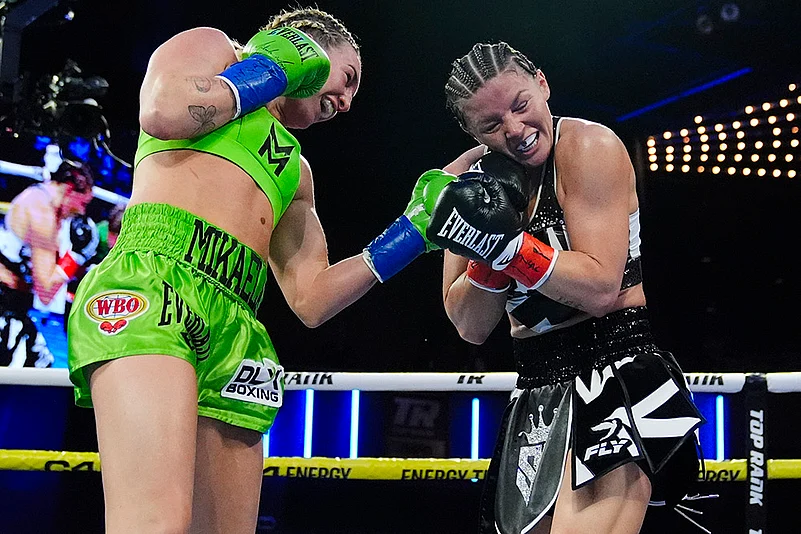 womens WBO welterweight title boxing Sandy Ryan vs Mikaela Mayer Boxing Photo gallery_5