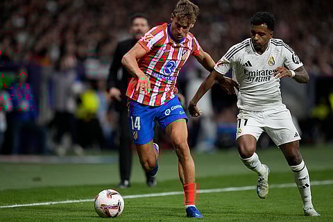 La Liga 2024-25 Atletico Madrid vs Real Madrid: Atletico Madrid's Marcos Llorente, left, and Real Madrid's Rodrygo fight for the ball