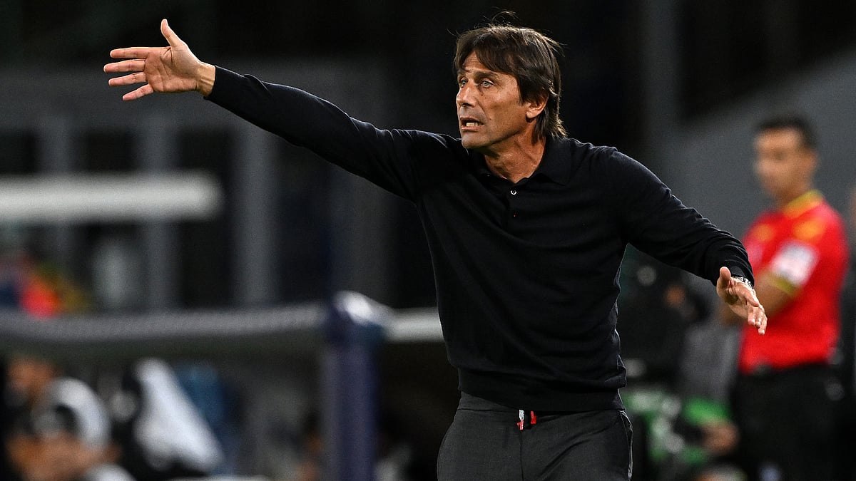 Antonio Conte looks on during Napoli's win over Monza - null