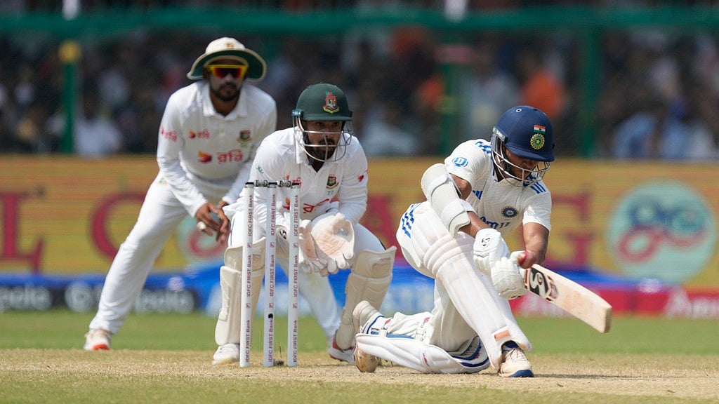 AP : Yashasvi Jaiswal (batting) is on the verge of his consecutive fifty in India's 2nd innings.