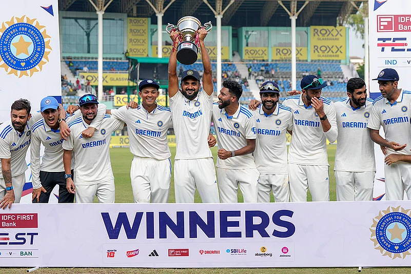 IND vs BAN: Indian cricket team pose for photographers with the trophy