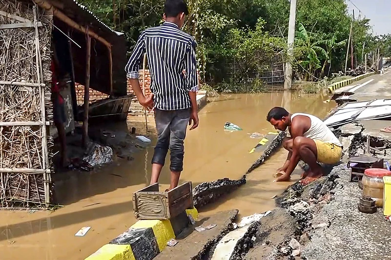 Flood situation in several parts of Bihar in Pics_6