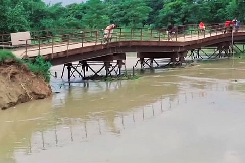 Bihar Floods: The water level of Tiyar river rises in Motihari