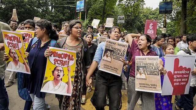 RG Kar Kolkata: Junior Medics Hold Mega Rally On 'Mahalaya', Fresh Row Over Statue Installation | Top Points